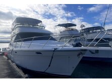 4 Versatile Flybridge Boats Under 40 Feet image