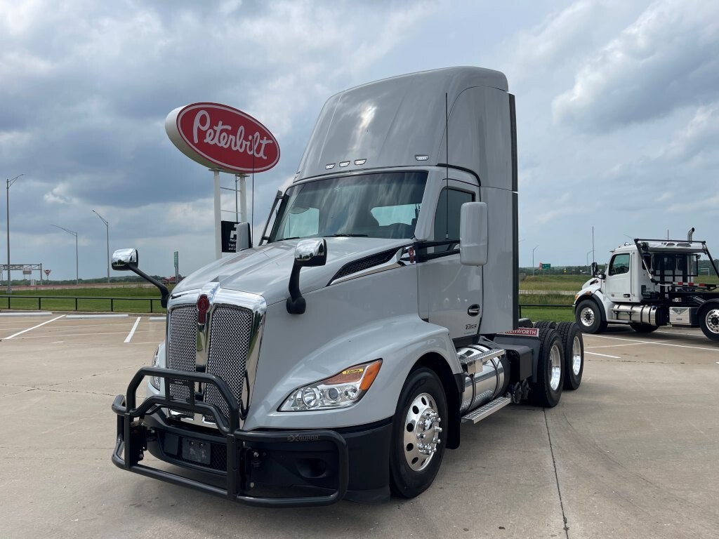 2023 KENWORTH T680 in Jeffersonville, IN