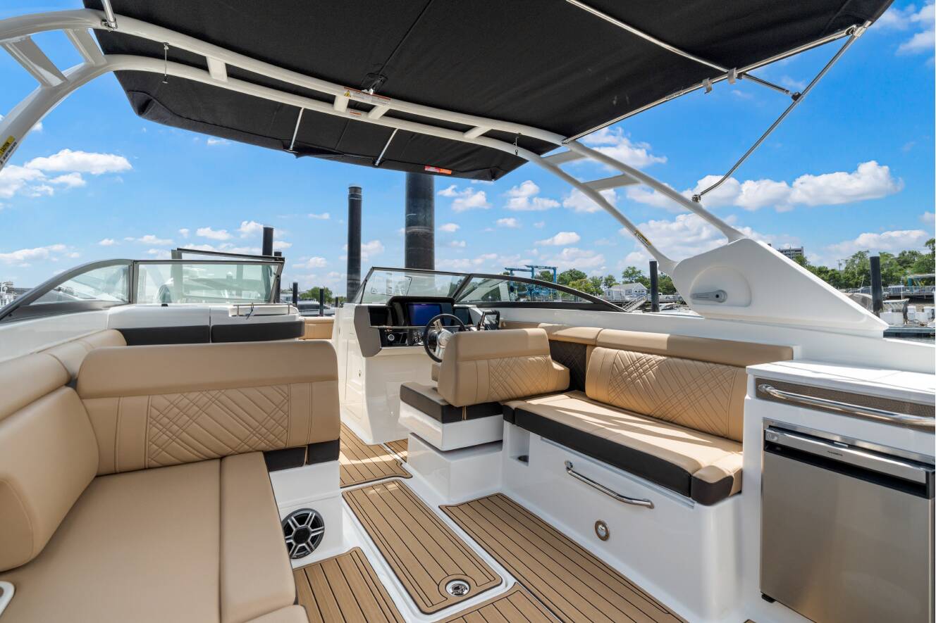 A photo of this 2026 Sea Ray SDX 290 Outboard