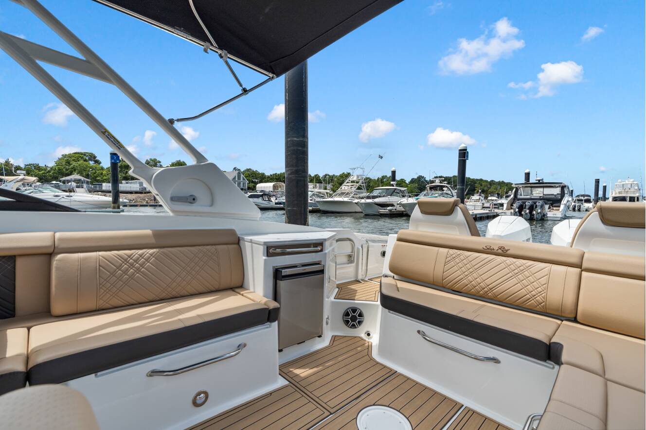 A photo of this 2026 Sea Ray SDX 290 Outboard