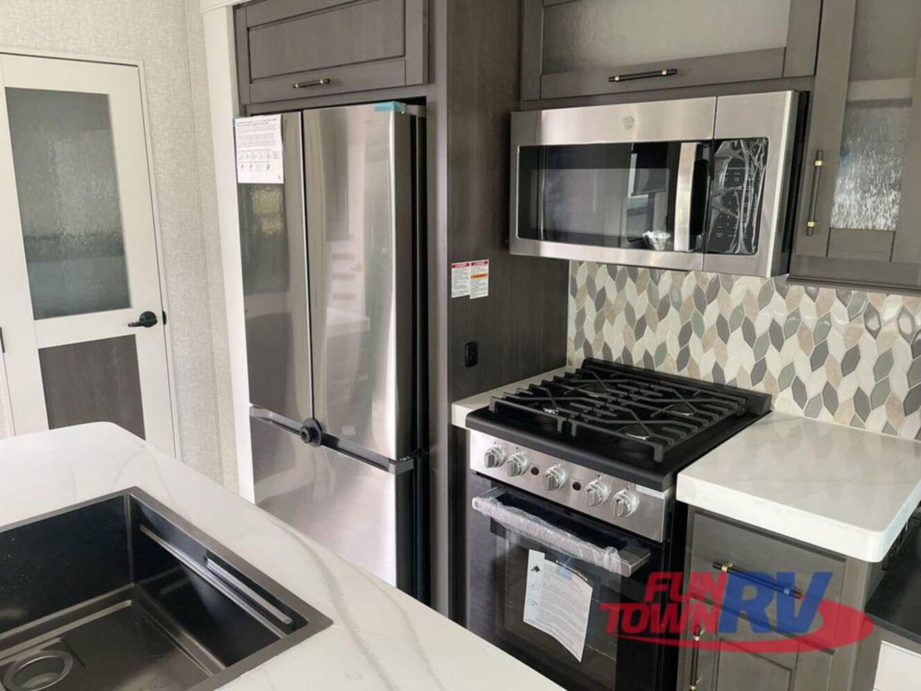 A photo of this 2025 Redwood Rv Regency 3721FDB