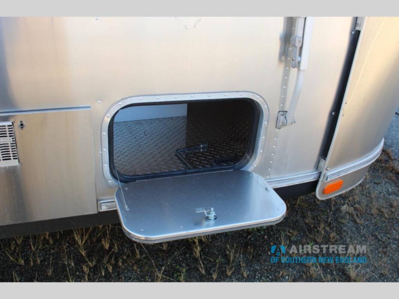 A photo of this 2016 Airstream International Serenity International serenity 25 fbq
