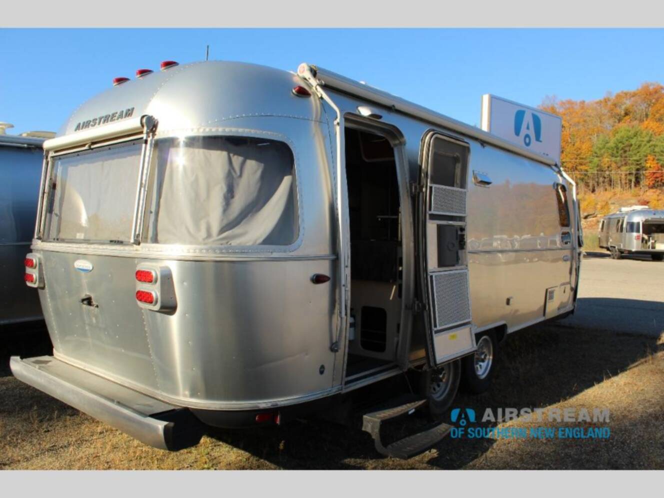 A photo of this 2016 Airstream International Serenity International serenity 25 fbq