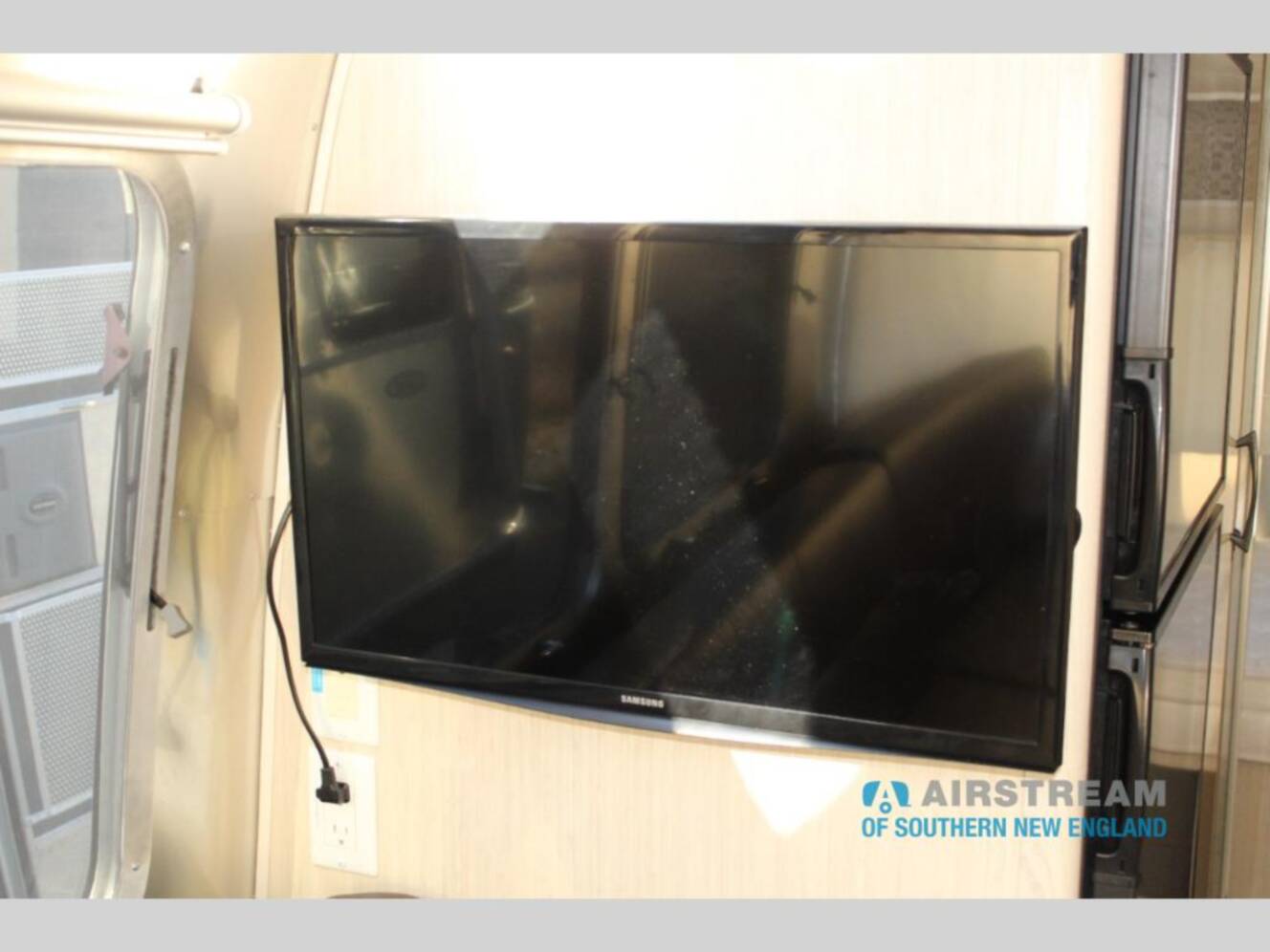 A photo of this 2016 Airstream International Serenity International serenity 25 fbq
