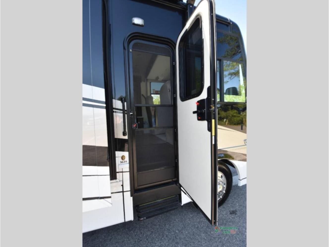 A photo of this 2025 Newmar Bay Star 3626
