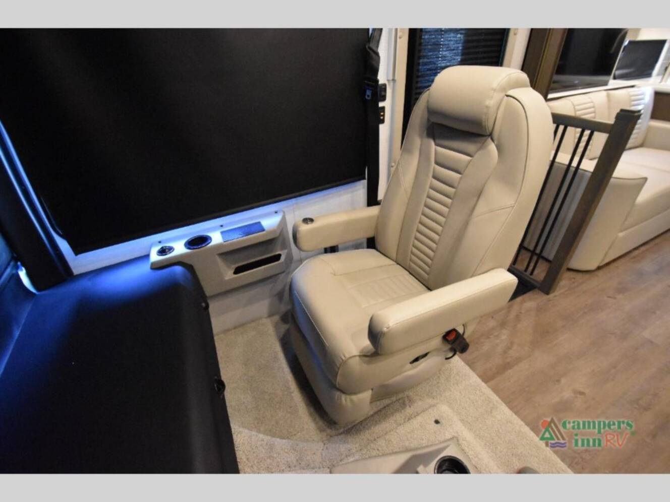 A photo of this 2025 Newmar Bay Star 3626