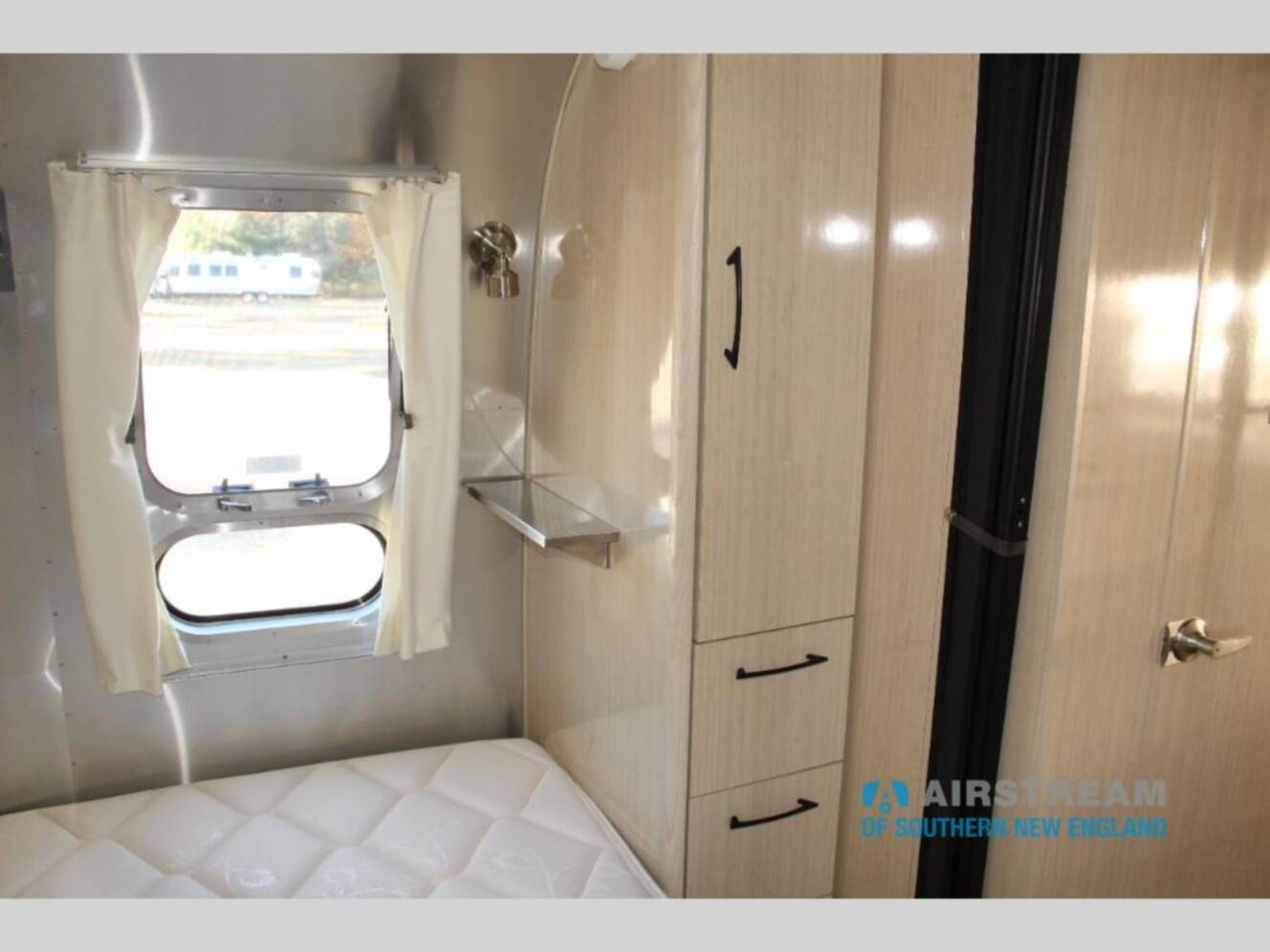 A photo of this 2016 Airstream International Serenity International serenity 25 fbq