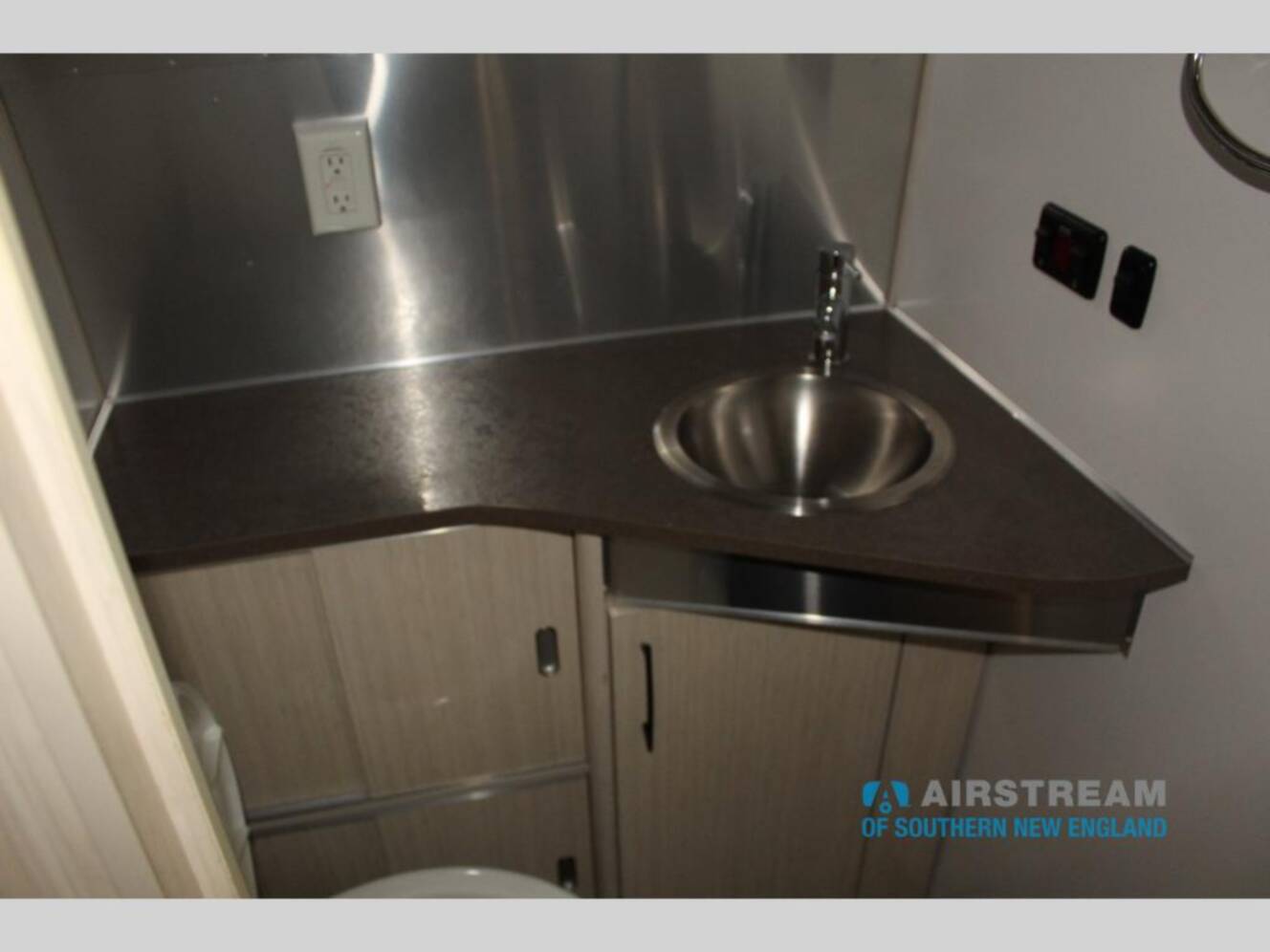 A photo of this 2016 Airstream International Serenity International serenity 25 fbq
