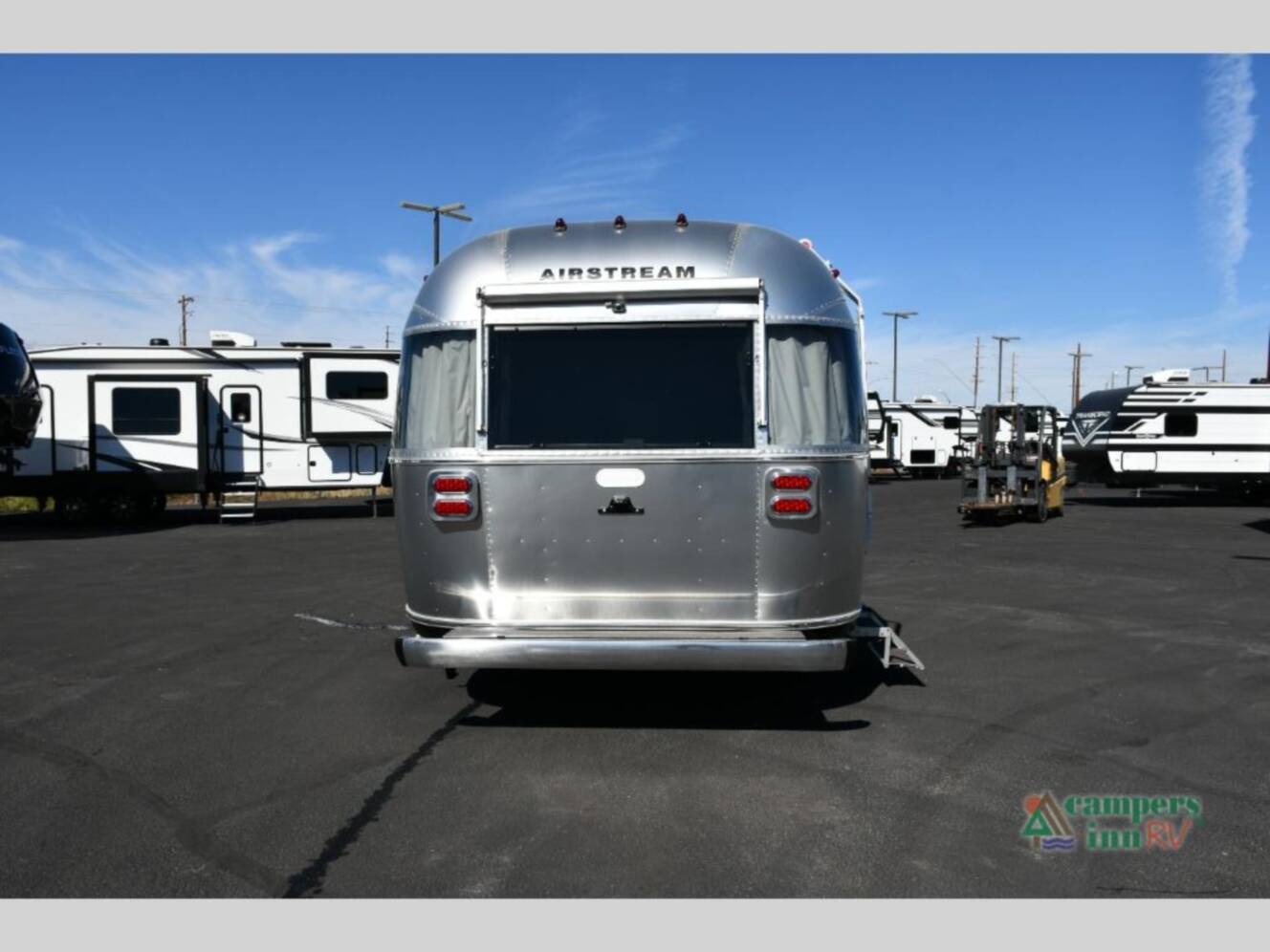 A photo of this 2026 Airstream Flying Cloud 25FBT