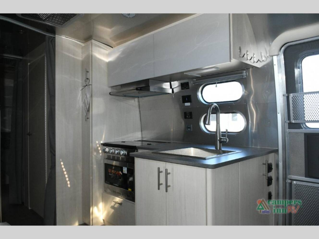 A photo of this 2026 Airstream Flying Cloud 25FBT