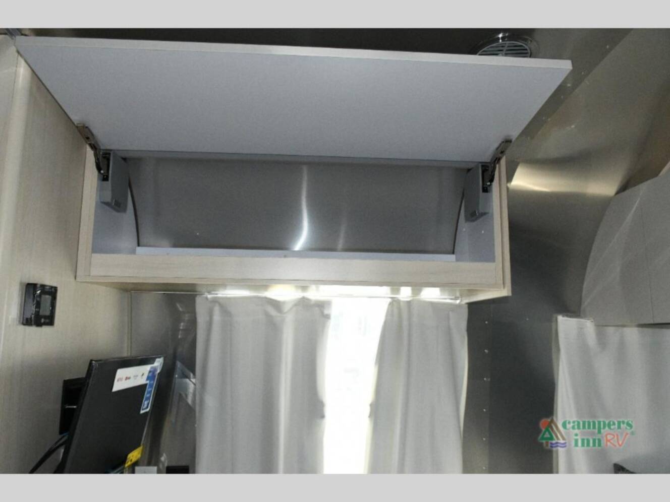A photo of this 2026 Airstream Flying Cloud 25FBT