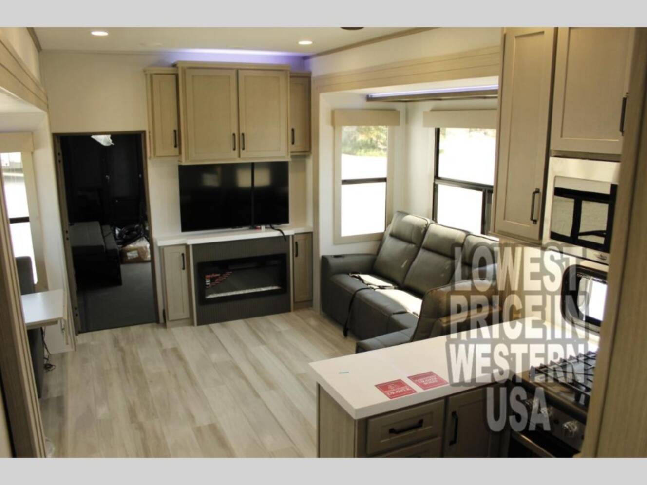 A photo of this 2025 Grand Design Momentum M-Class 414M