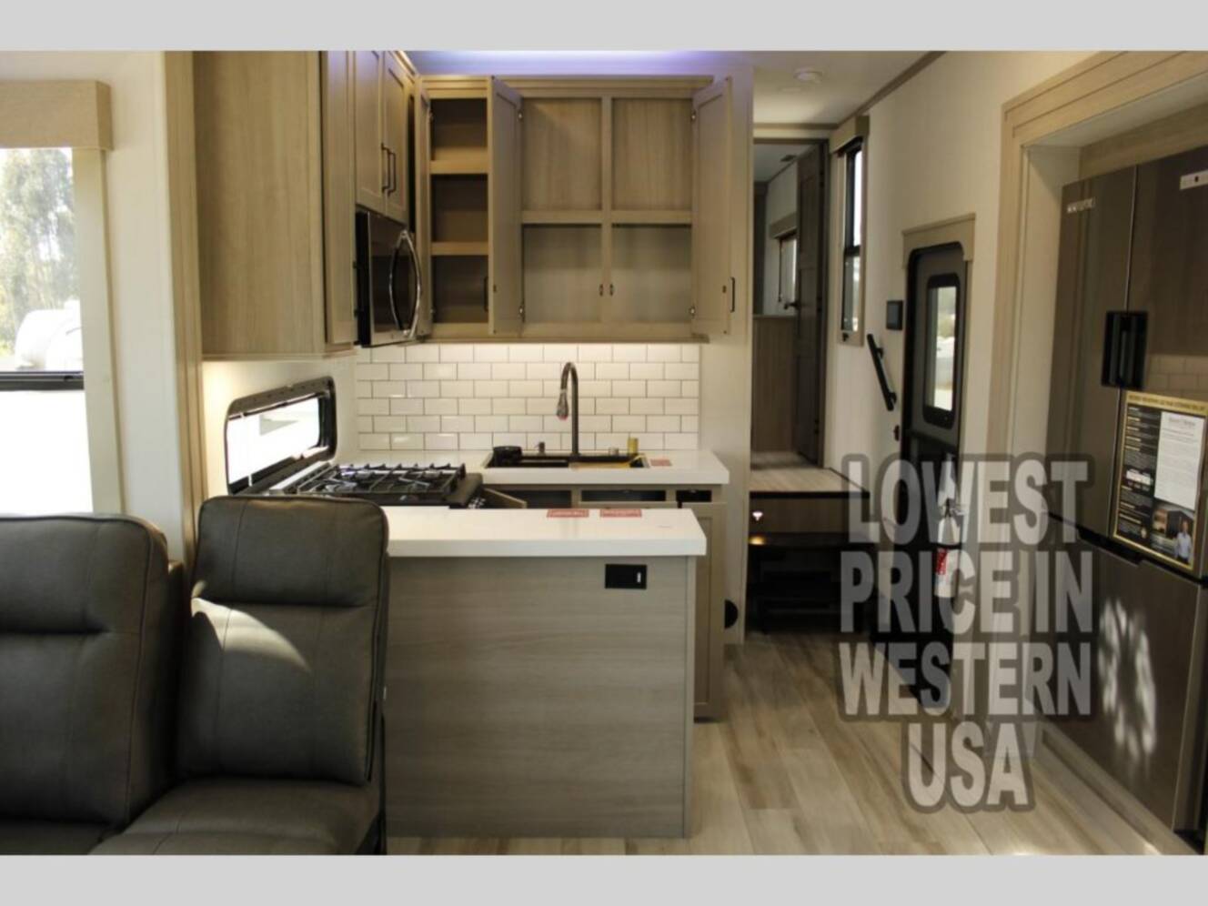 A photo of this 2025 Grand Design Momentum M-Class 414M
