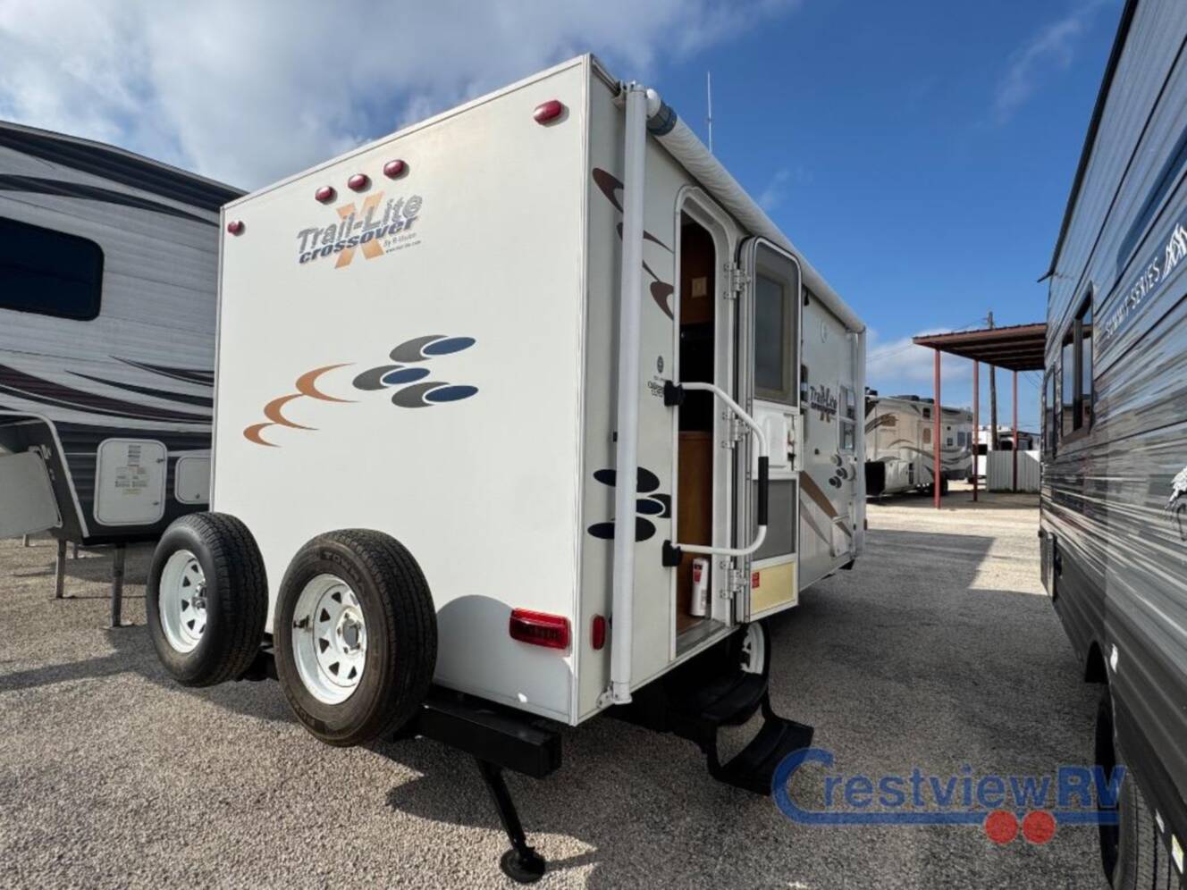 A photo of this 2011 R-Vision Trail-Lite Crossover TLX189QB