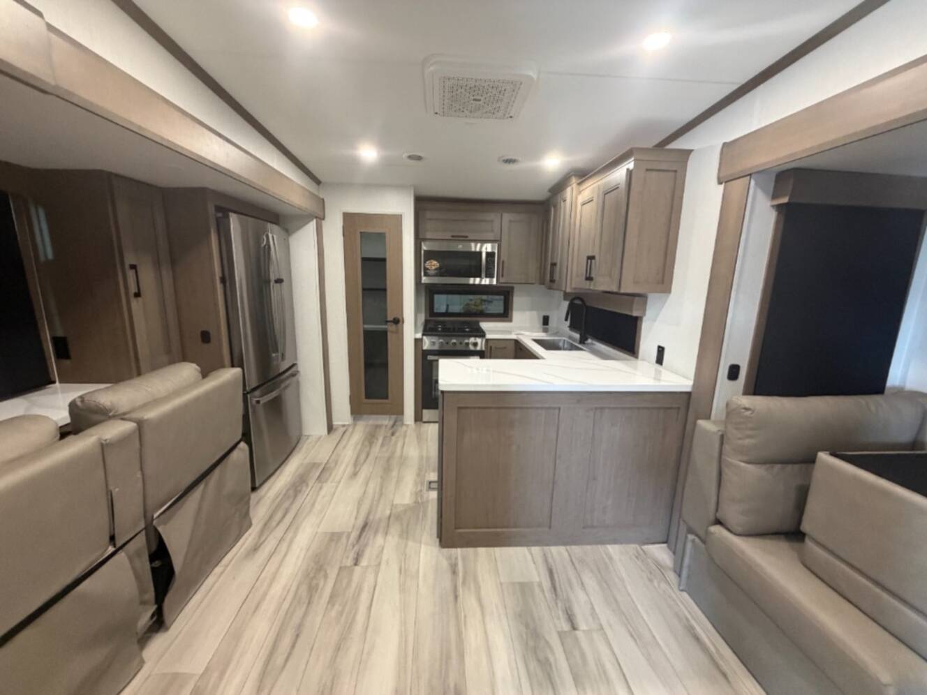 A photo of this 2026 Kz Durango D339MLT