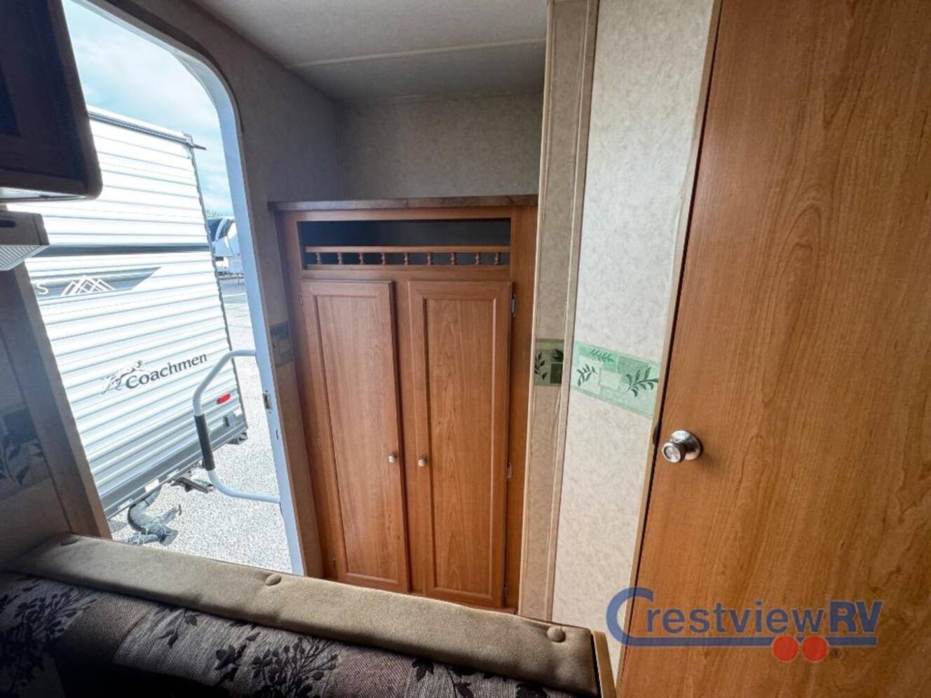 A photo of this 2011 R-Vision Trail-Lite Crossover TLX189QB