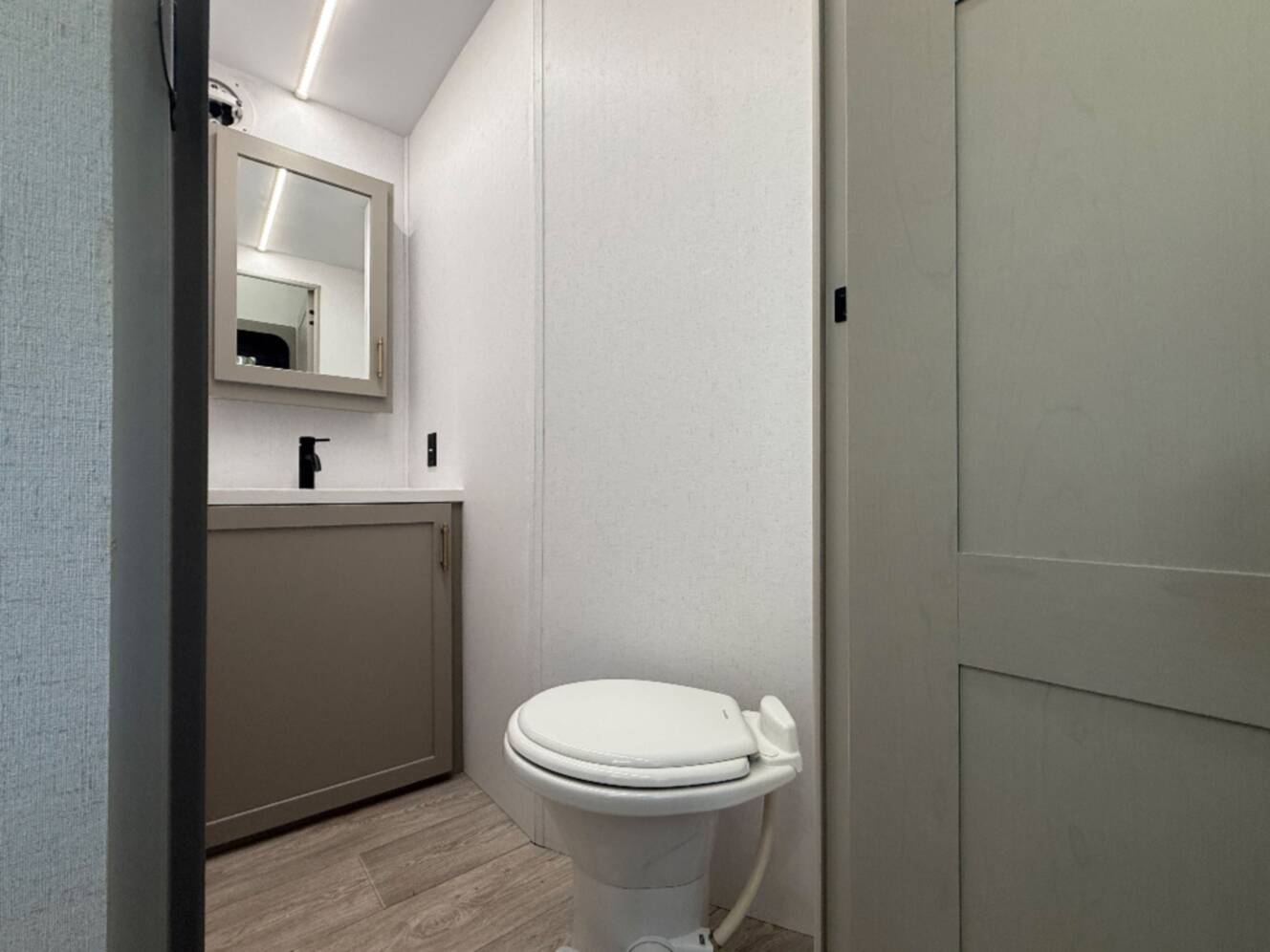 A photo of this 2026 Axiom Rv Imperium I3800