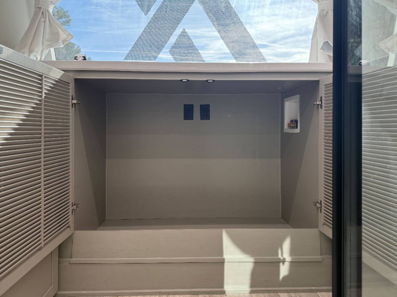 A photo of this 2026 Axiom Rv Imperium I3800
