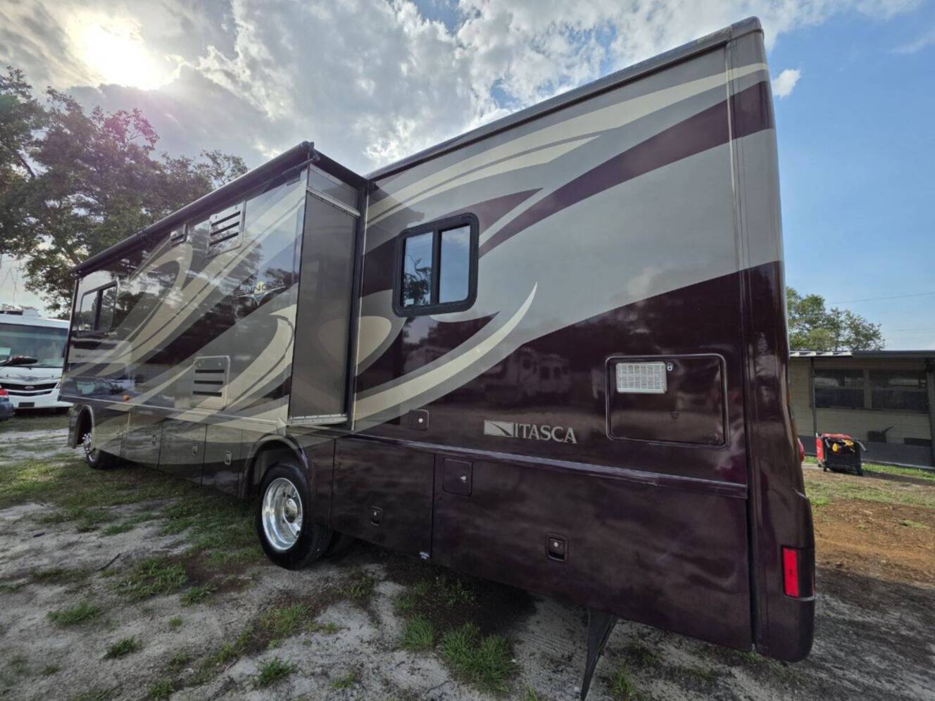A photo of this 2013 Itasca Sunova 33C