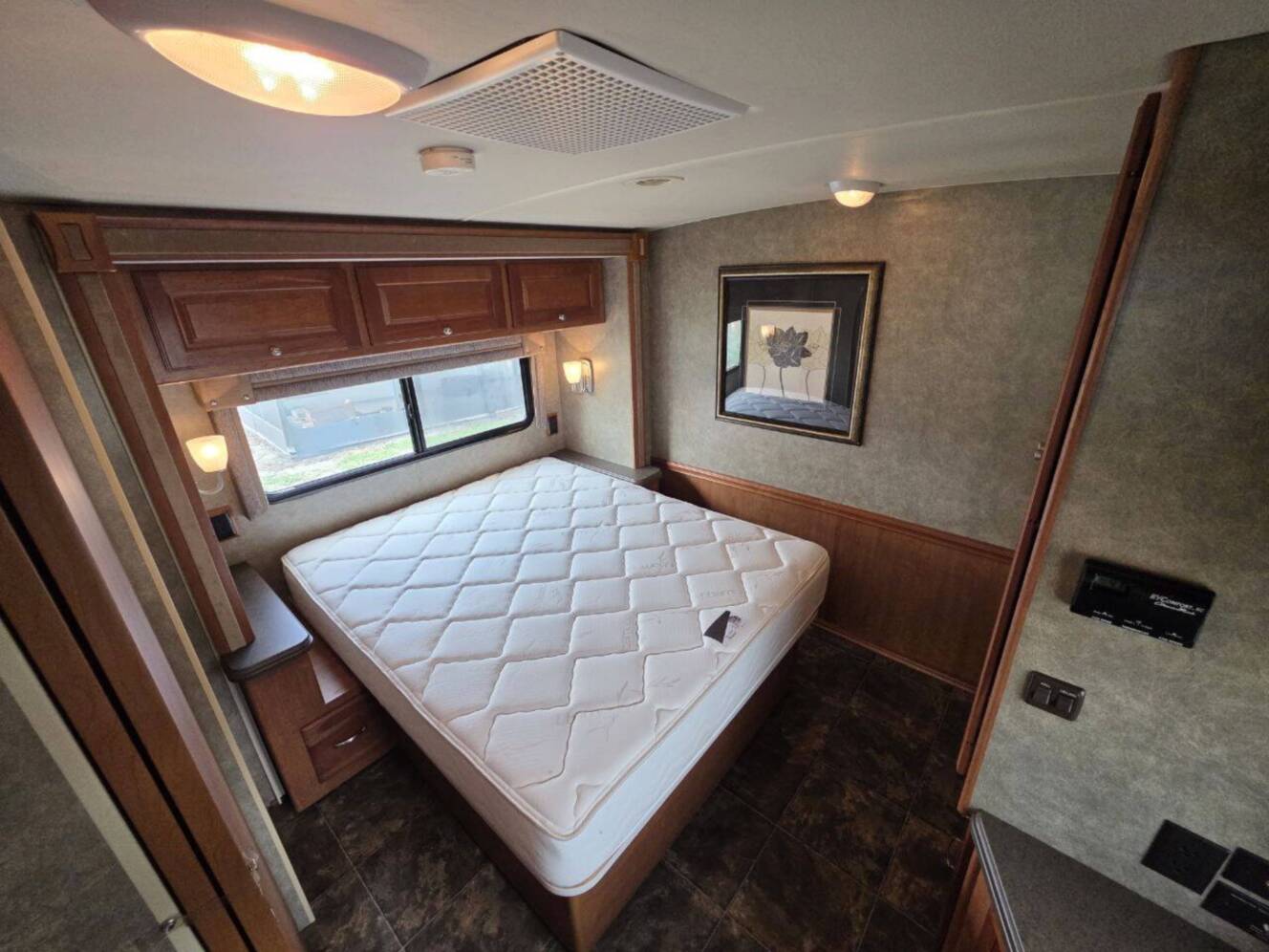 A photo of this 2013 Itasca Sunova 33C