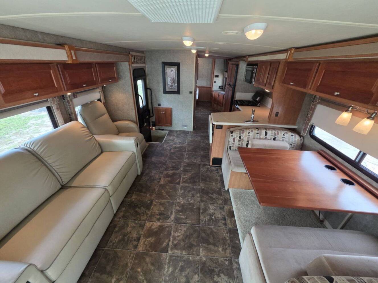 A photo of this 2013 Itasca Sunova 33C