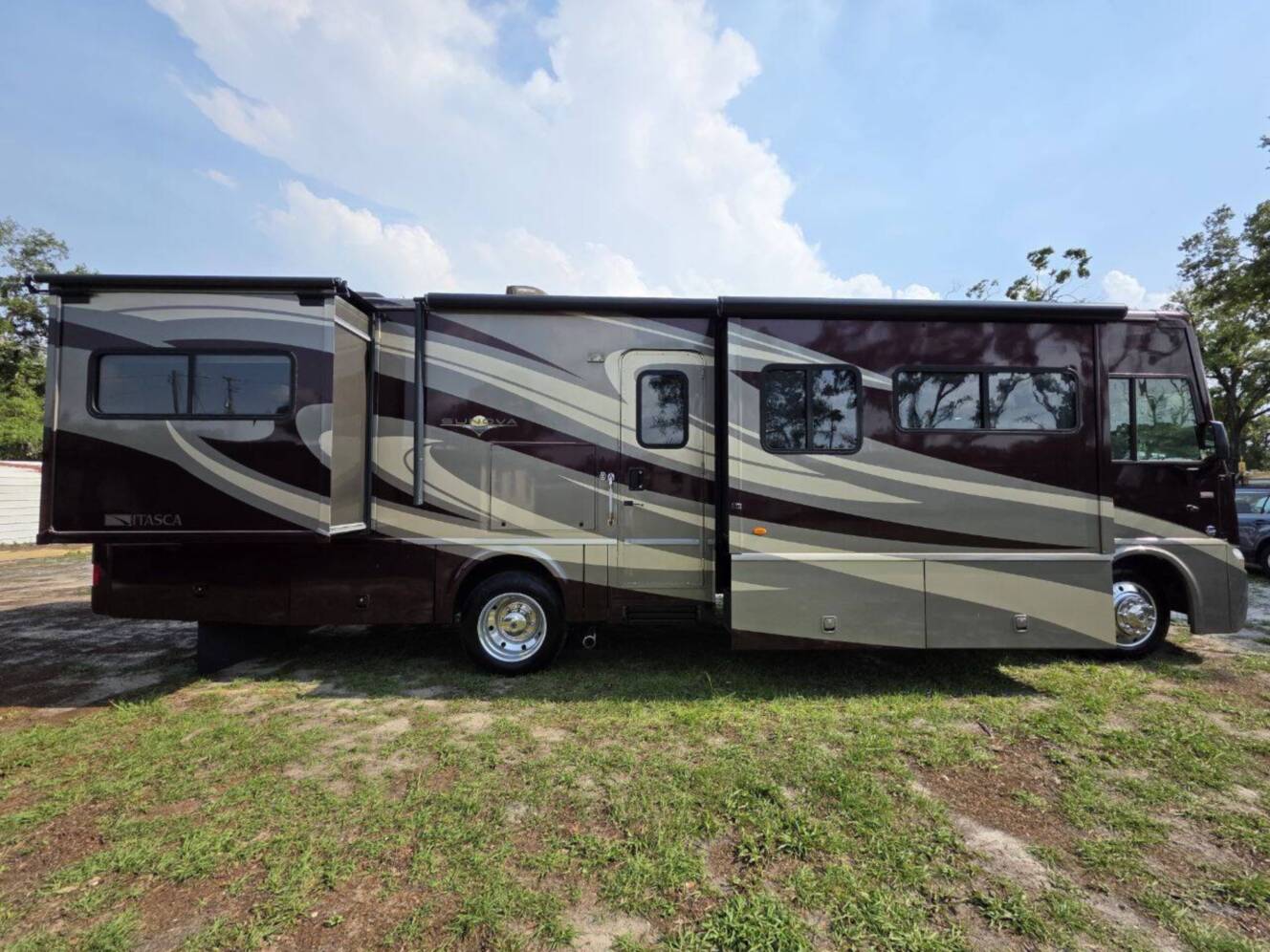 A photo of this 2013 Itasca Sunova 33C