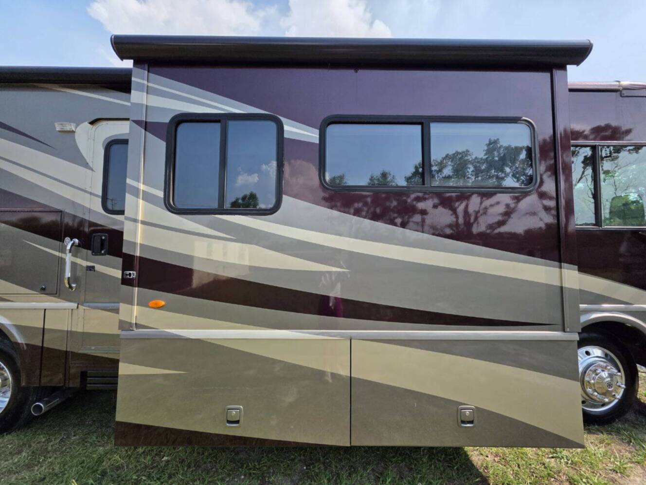 A photo of this 2013 Itasca Sunova 33C