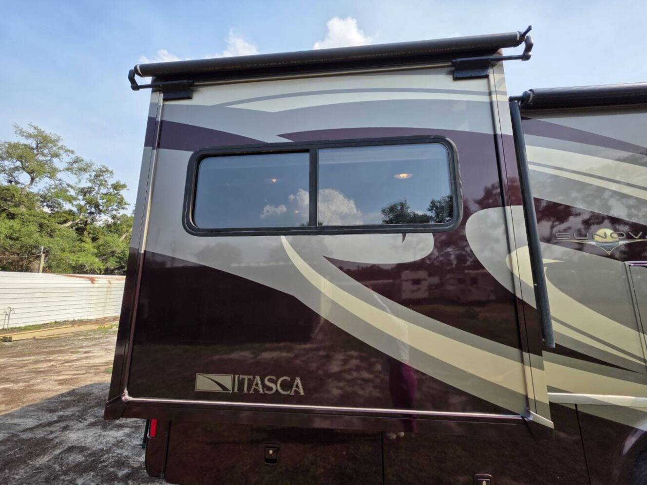 A photo of this 2013 Itasca Sunova 33C