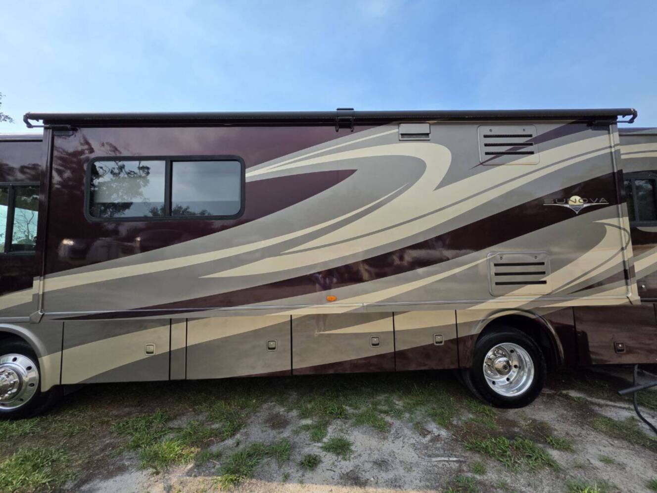 A photo of this 2013 Itasca Sunova 33C