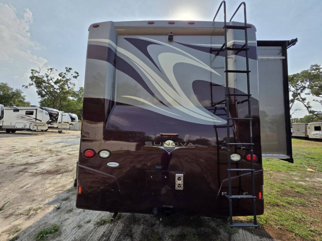 A photo of this 2013 Itasca Sunova 33C