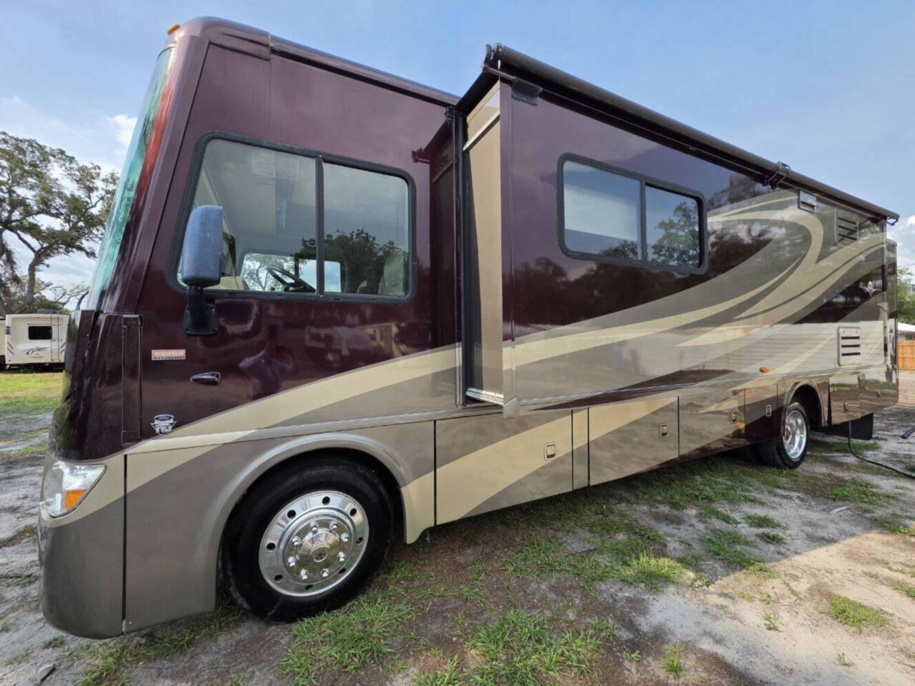 A photo of this 2013 Itasca Sunova 33C
