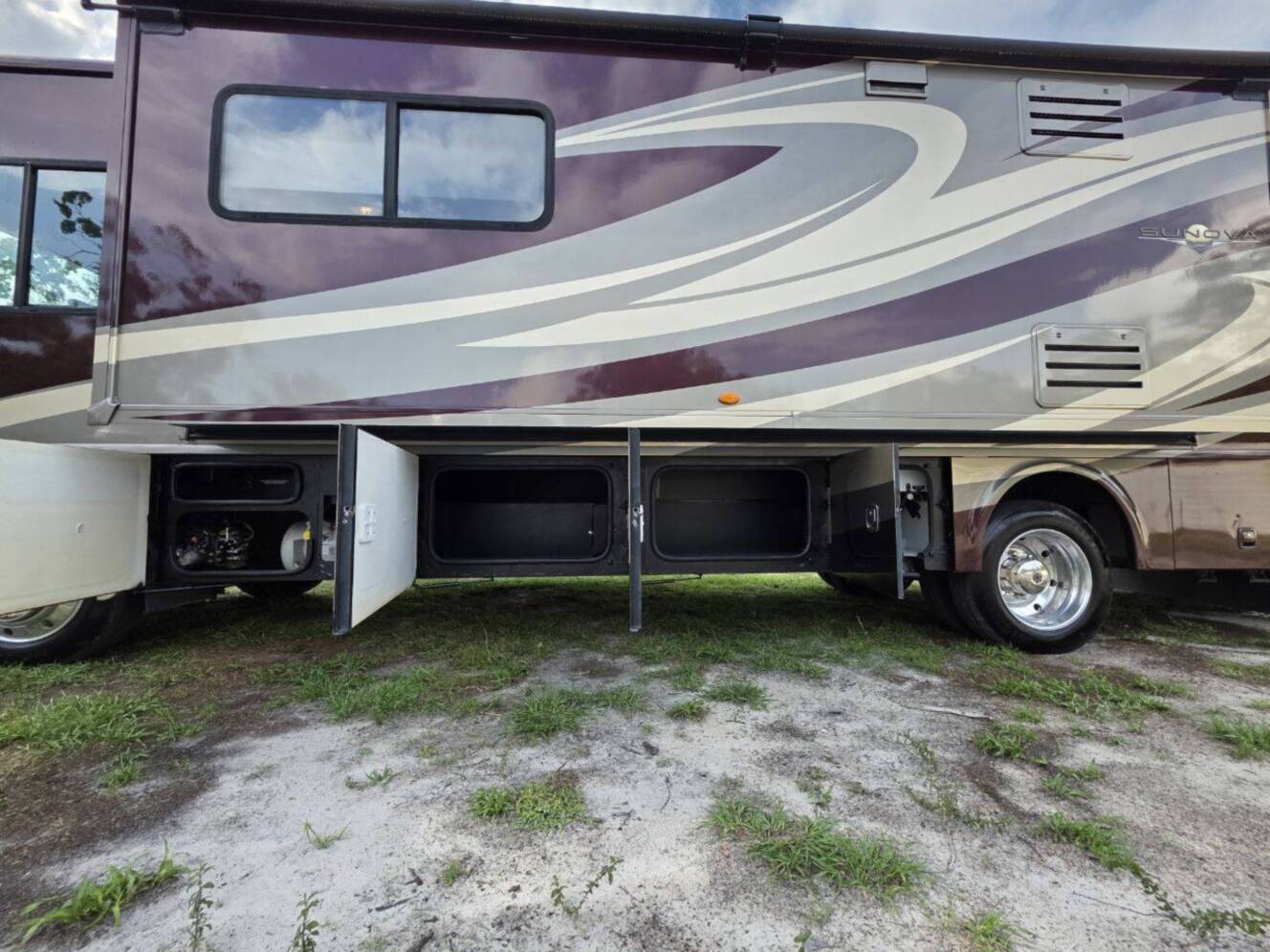A photo of this 2013 Itasca Sunova 33C