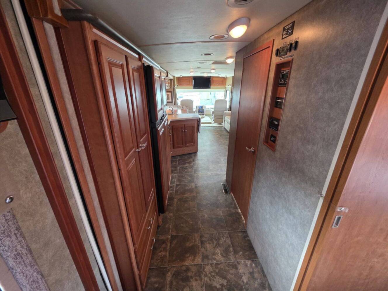 A photo of this 2013 Itasca Sunova 33C