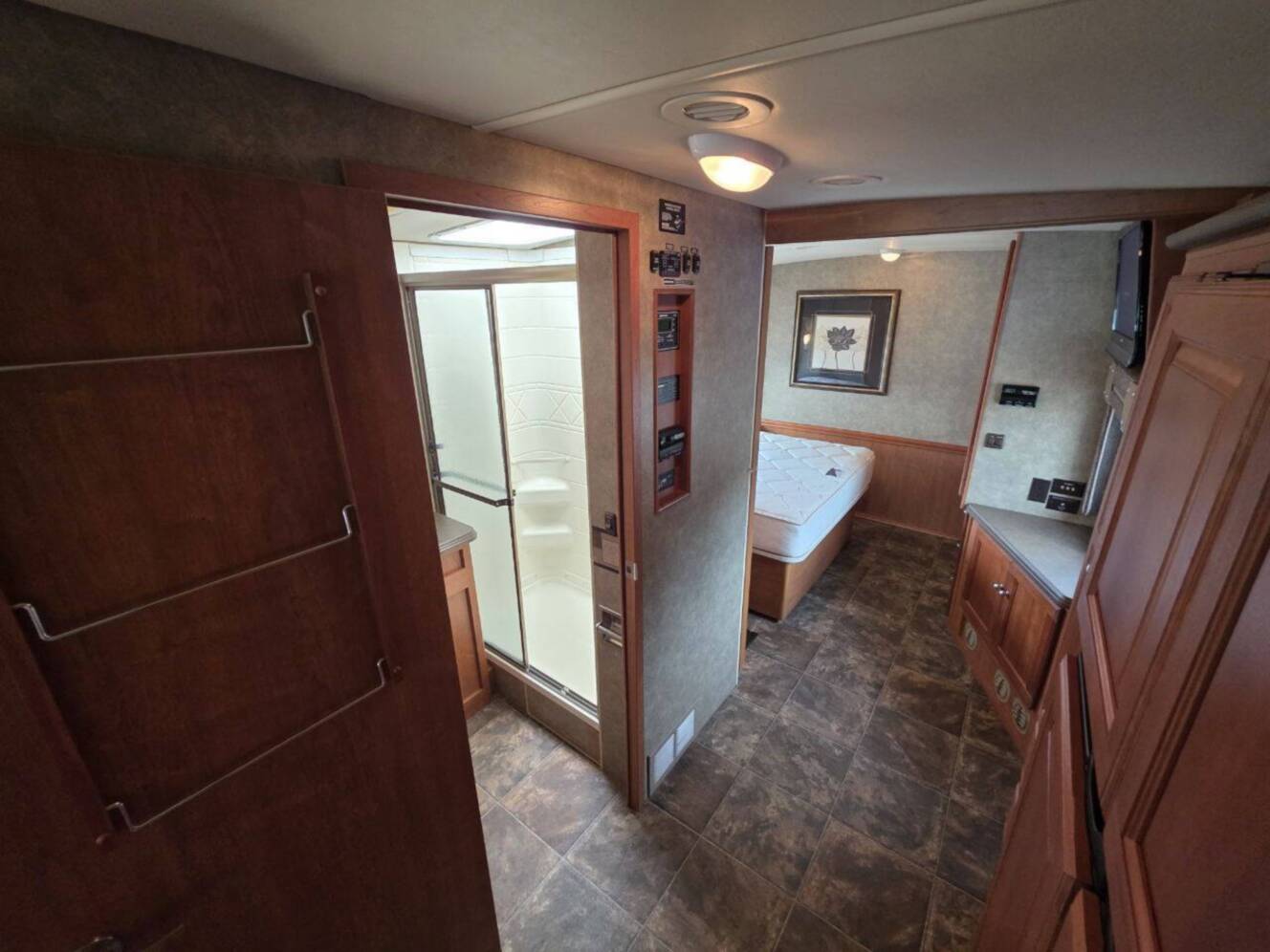 A photo of this 2013 Itasca Sunova 33C