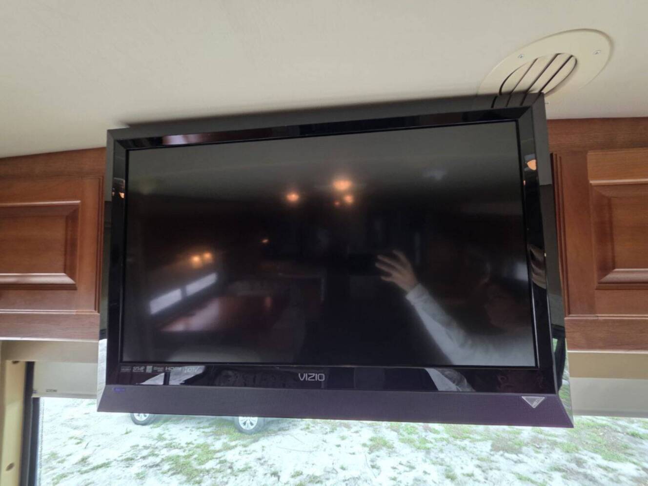 A photo of this 2013 Itasca Sunova 33C
