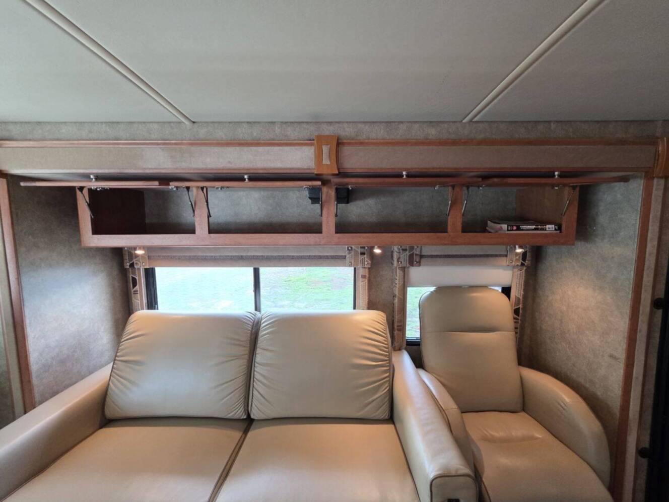 A photo of this 2013 Itasca Sunova 33C