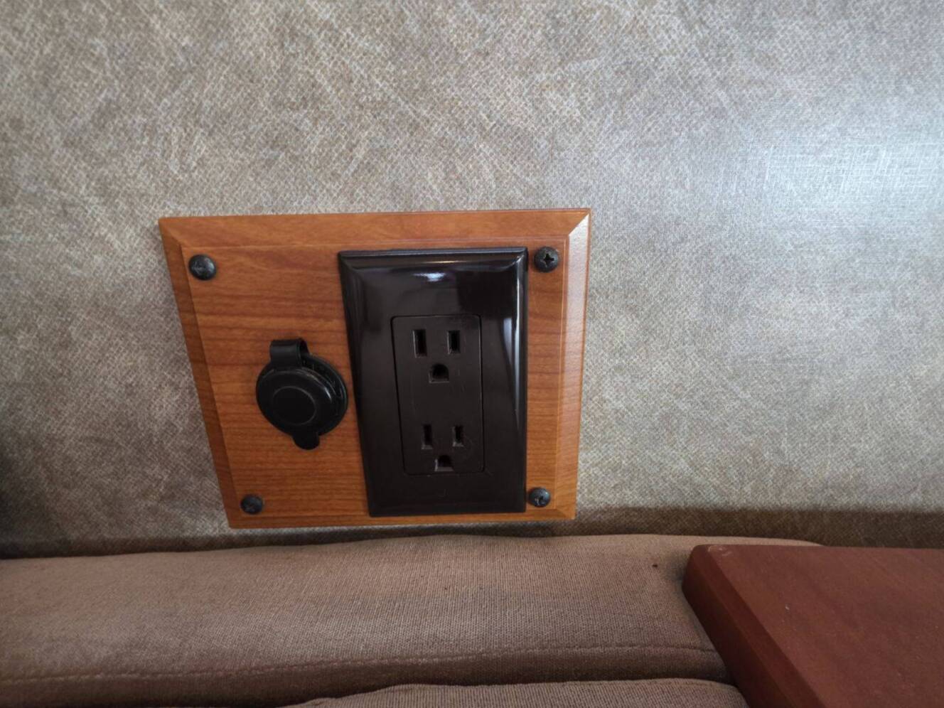 A photo of this 2013 Itasca Sunova 33C