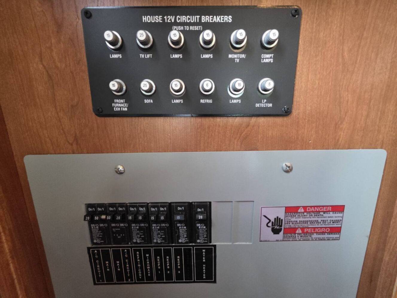 A photo of this 2013 Itasca Sunova 33C