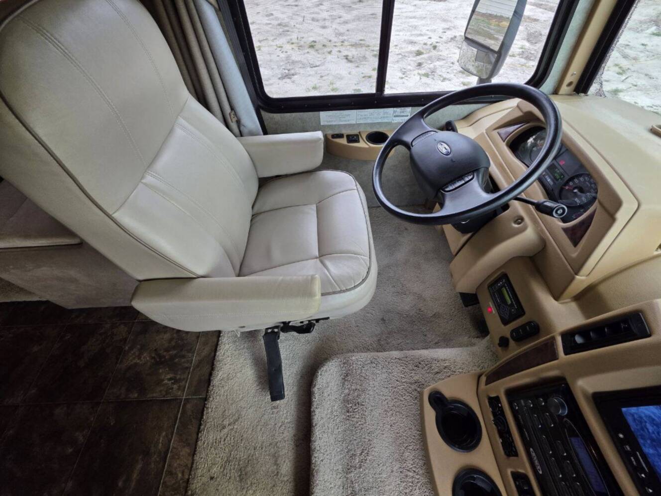 A photo of this 2013 Itasca Sunova 33C