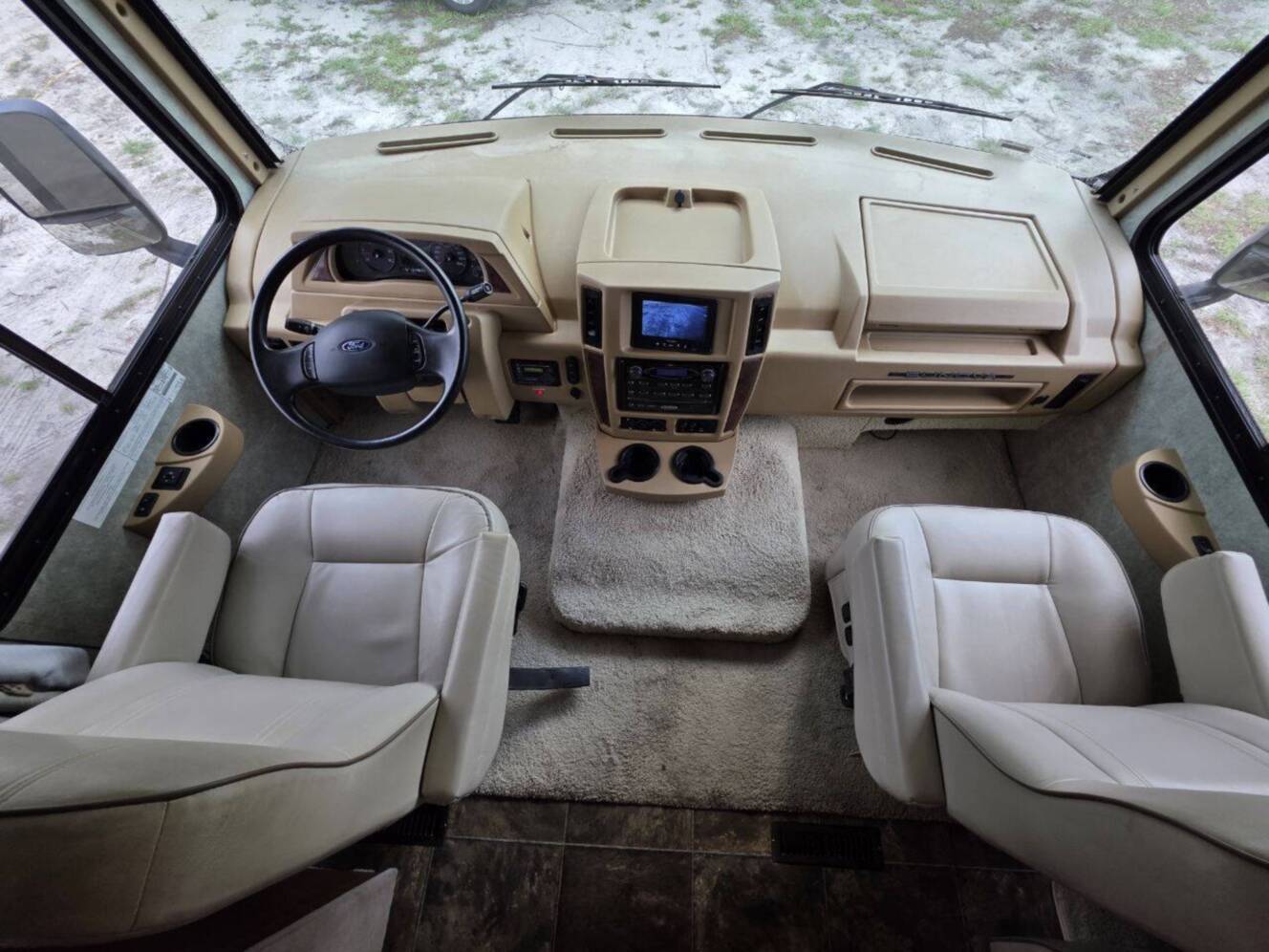 A photo of this 2013 Itasca Sunova 33C
