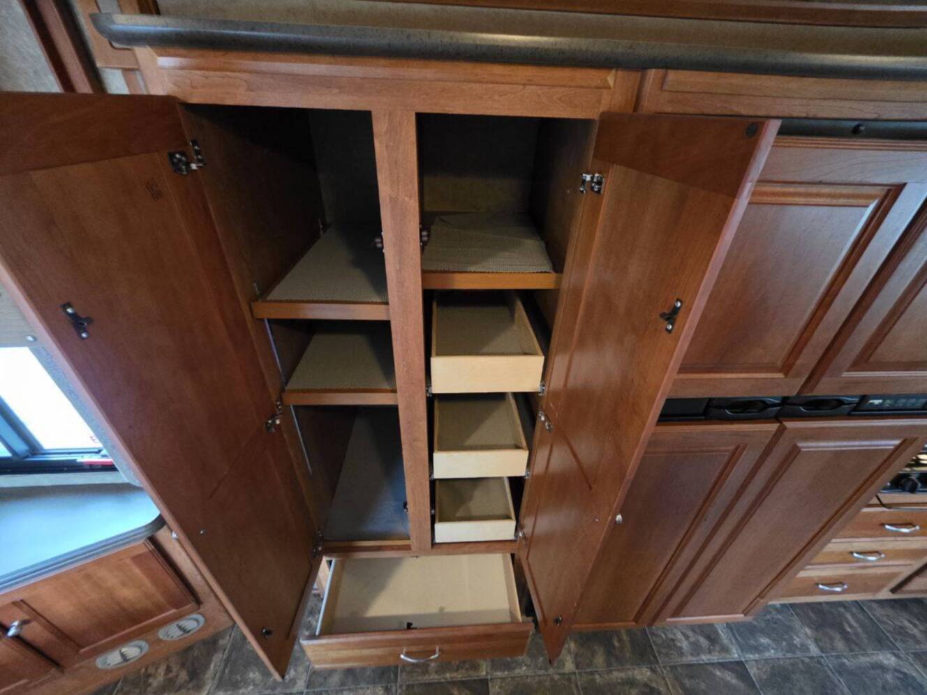 A photo of this 2013 Itasca Sunova 33C