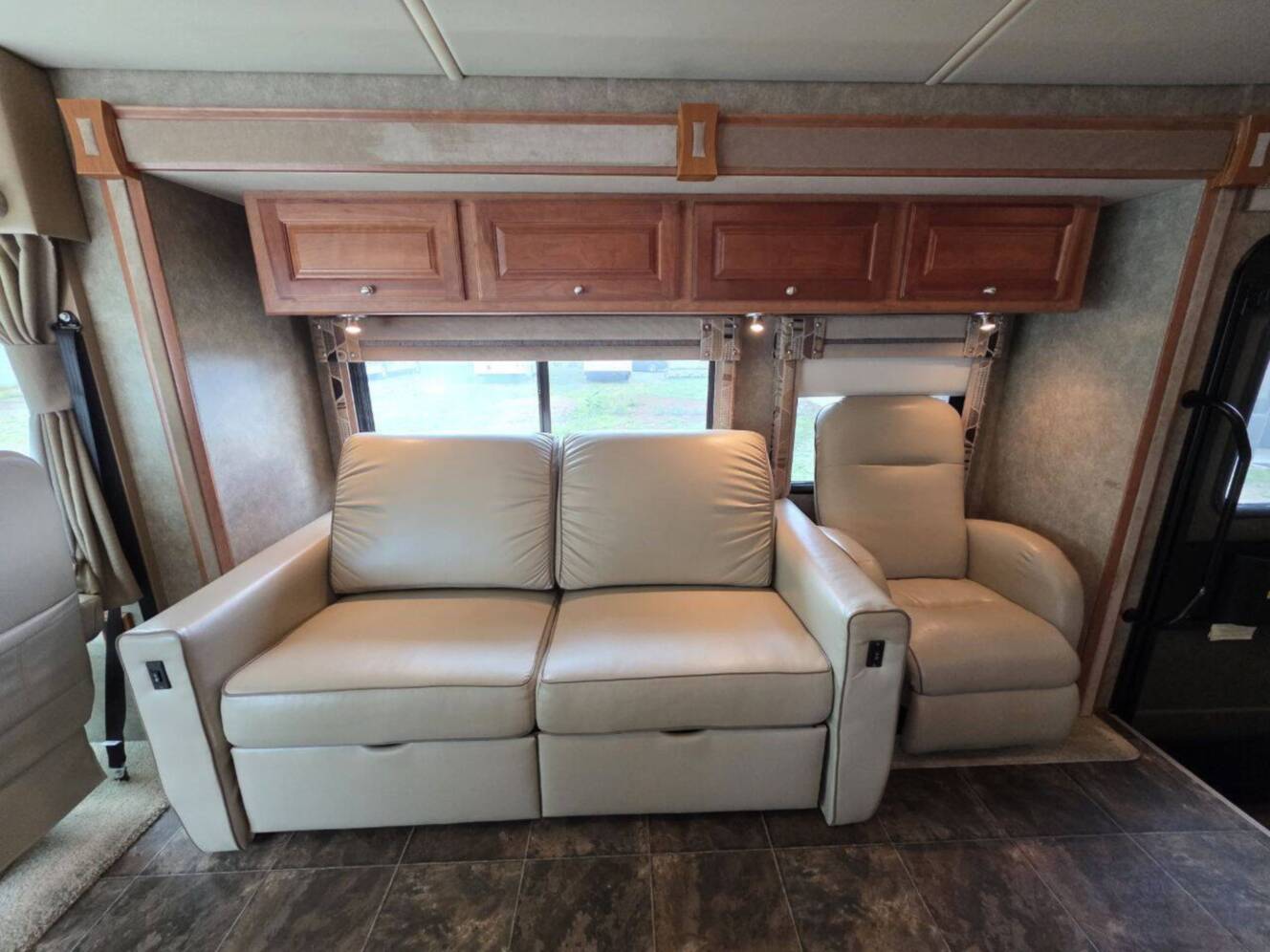 A photo of this 2013 Itasca Sunova 33C