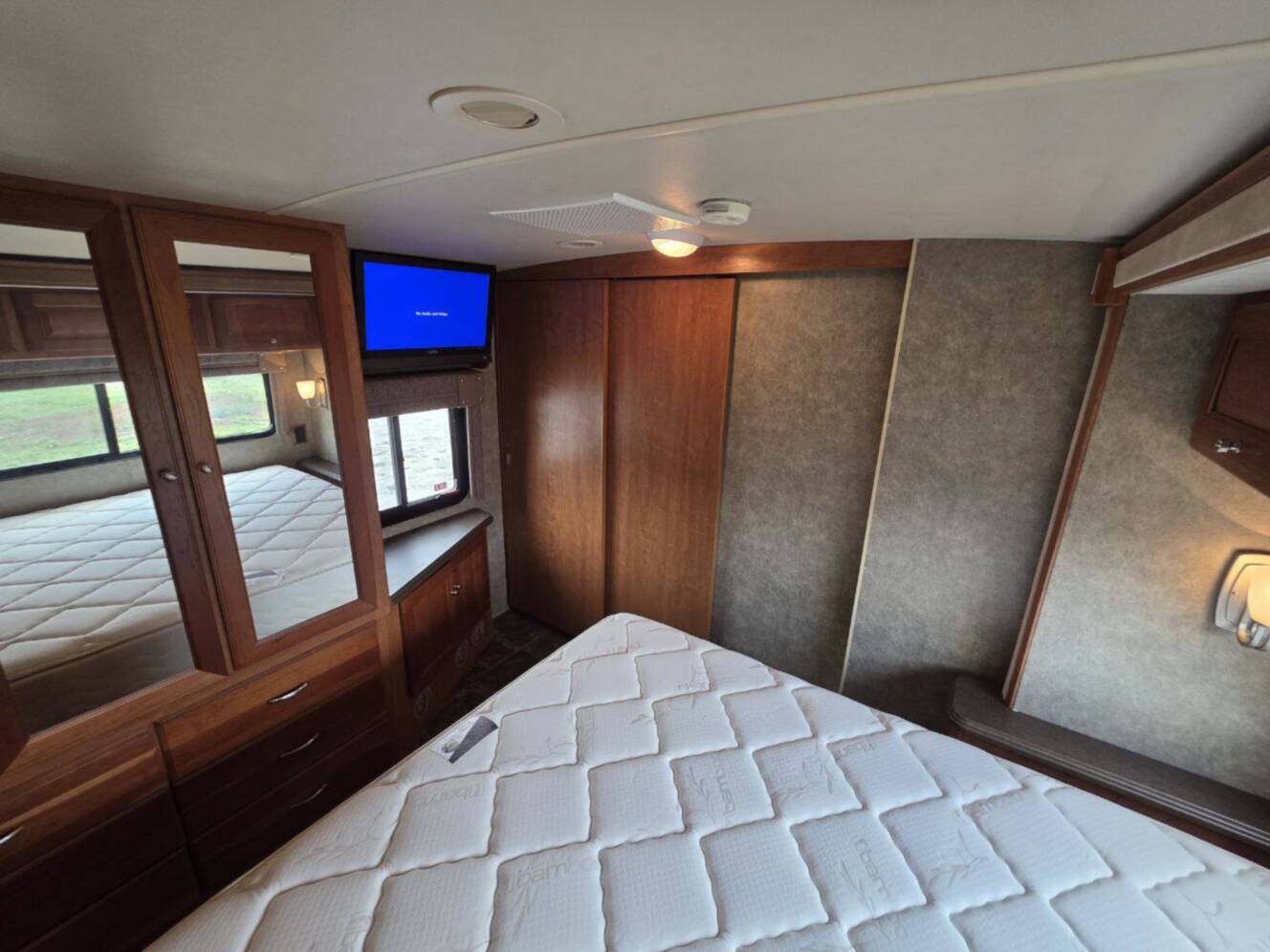 A photo of this 2013 Itasca Sunova 33C