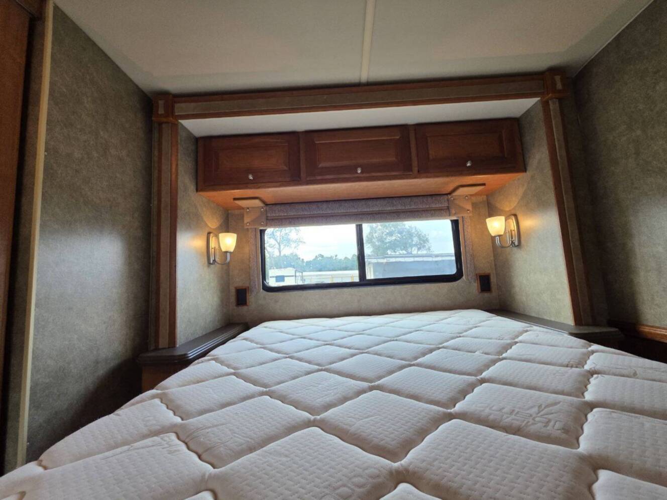 A photo of this 2013 Itasca Sunova 33C