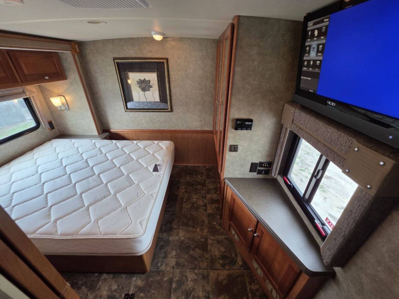 A photo of this 2013 Itasca Sunova 33C