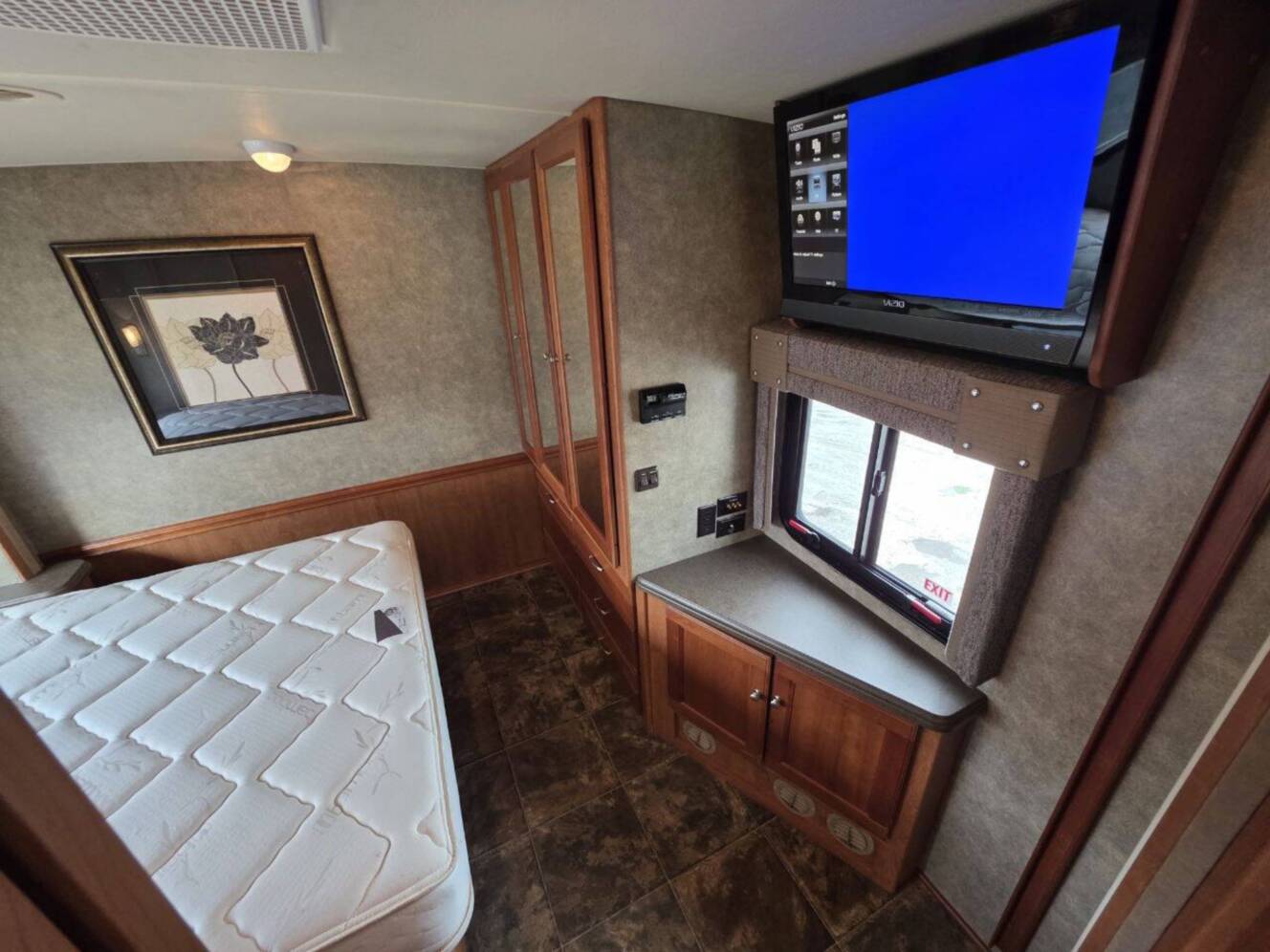 A photo of this 2013 Itasca Sunova 33C