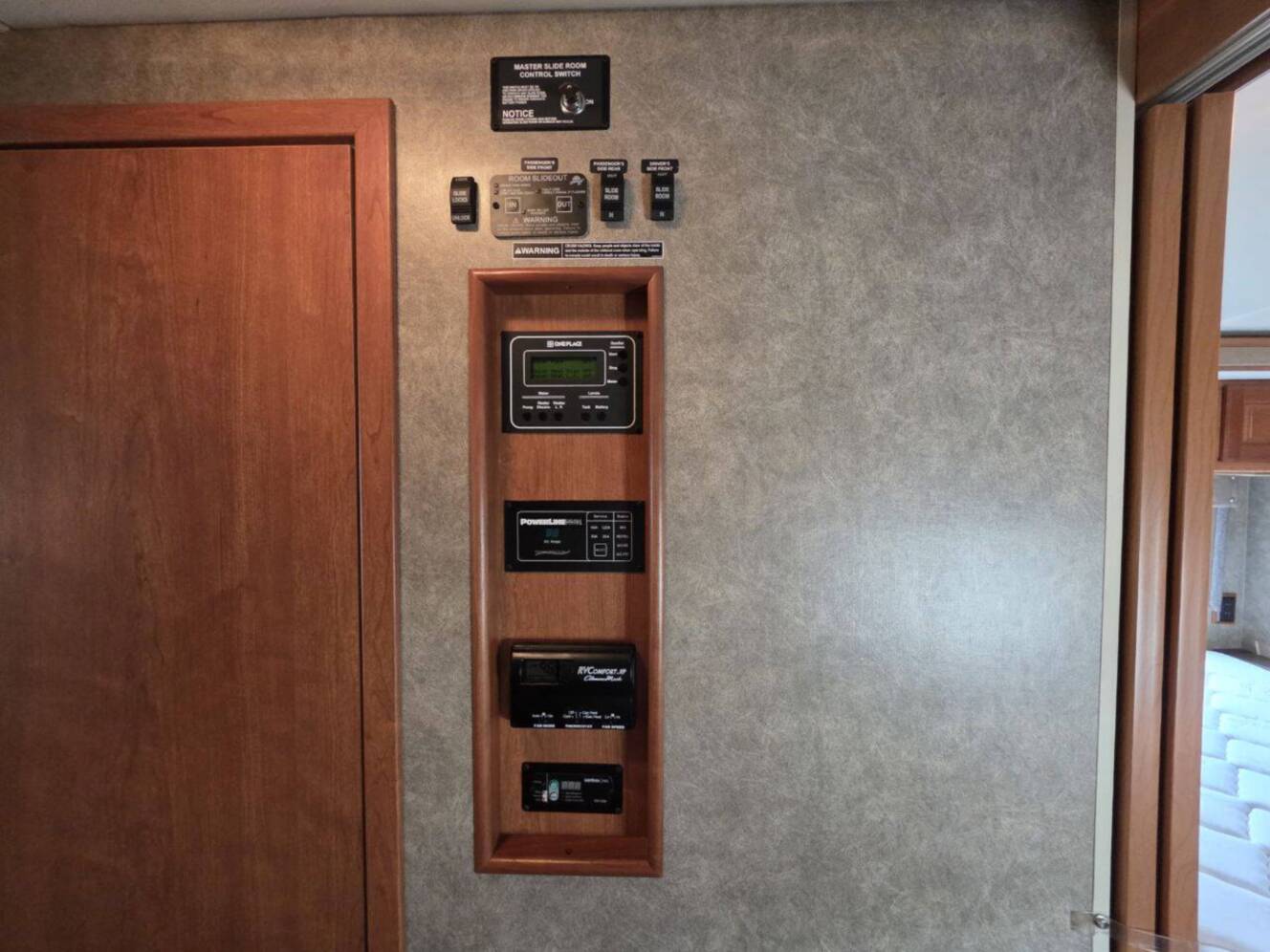 A photo of this 2013 Itasca Sunova 33C