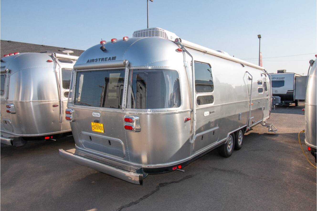 A photo of this 2024 Airstream Flying Cloud 30RB Twin