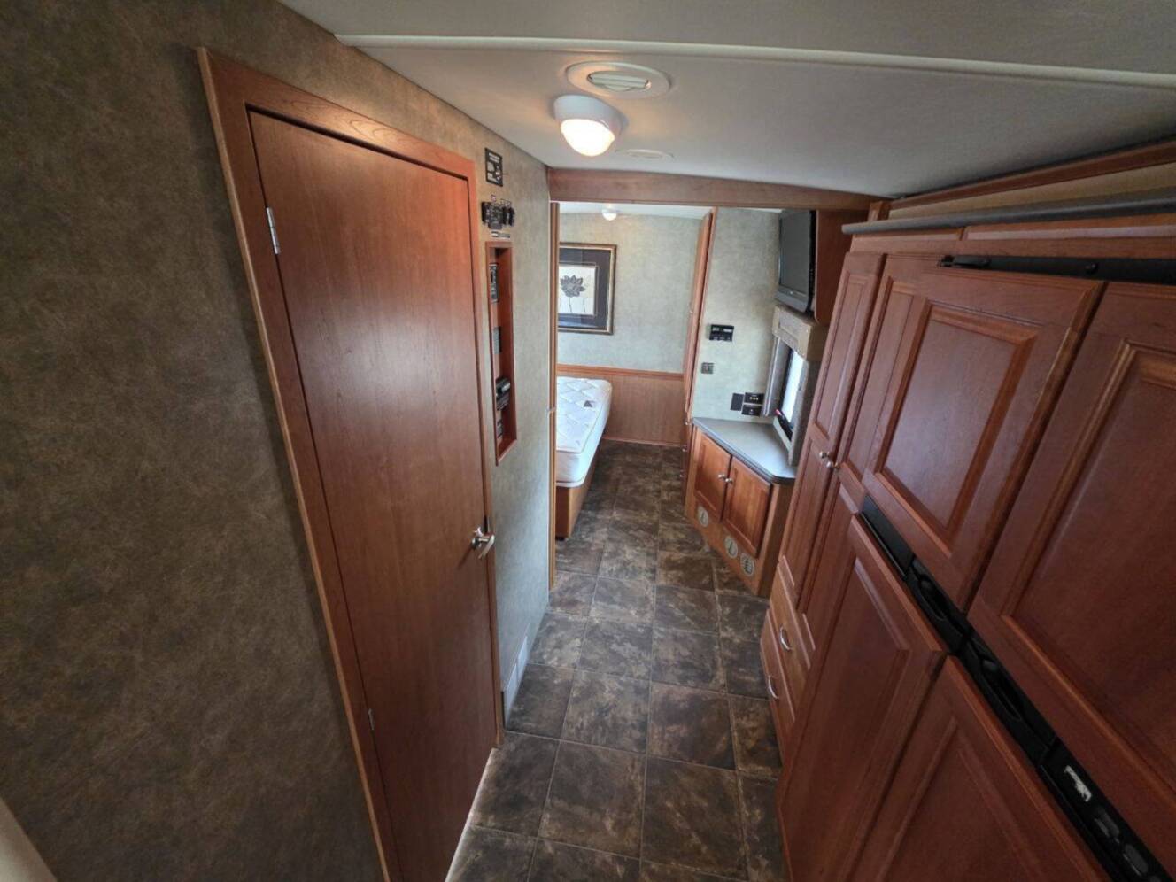 A photo of this 2013 Itasca Sunova 33C