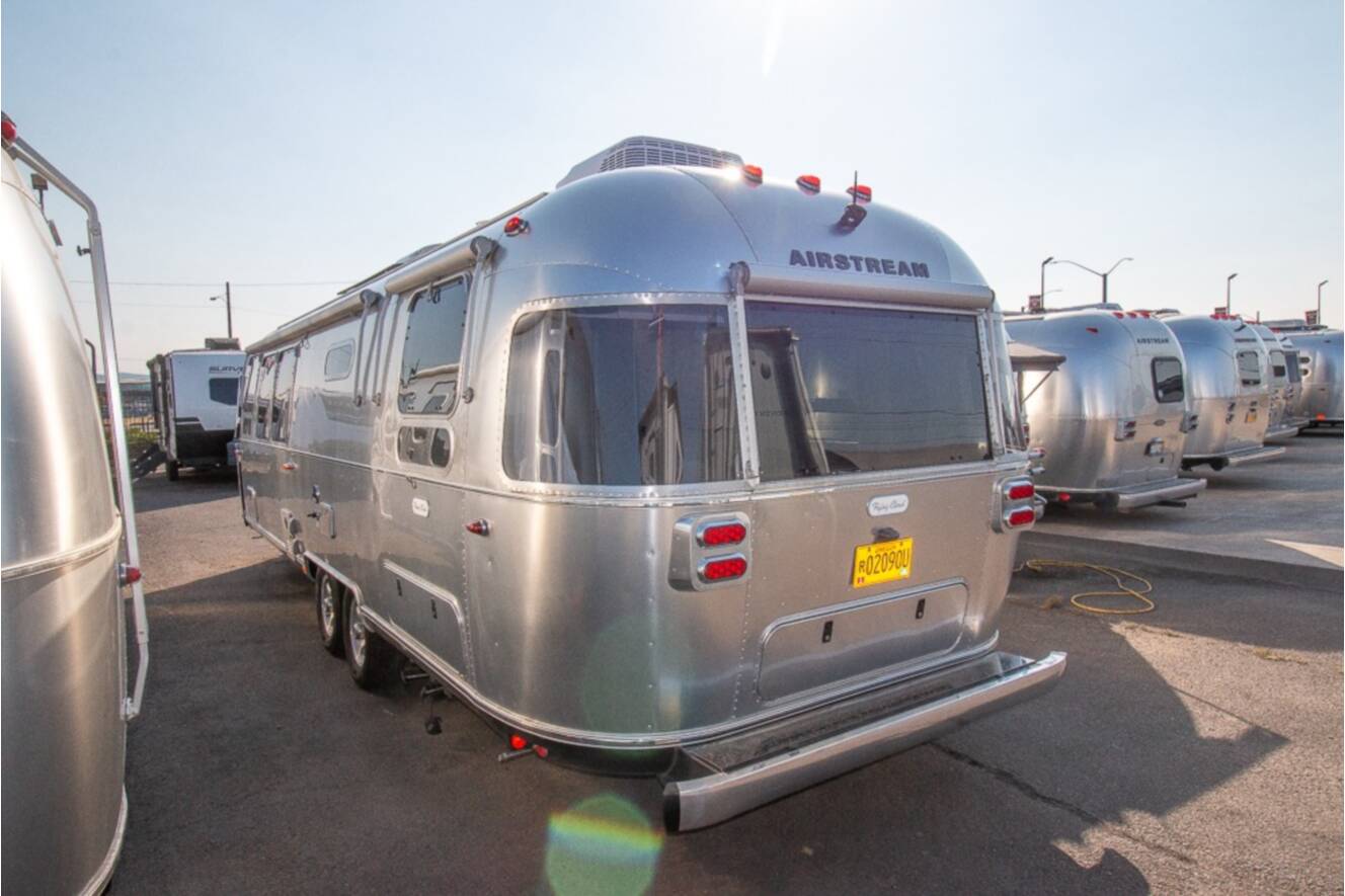 A photo of this 2024 Airstream Flying Cloud 30RB Twin